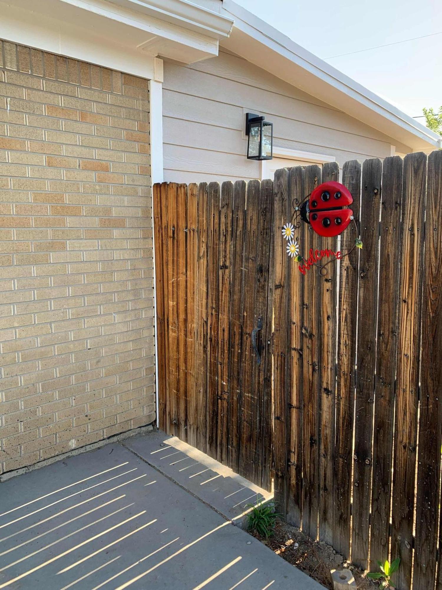 Charming Two Bedroom Family Unit In Great Location Holiday home Denver